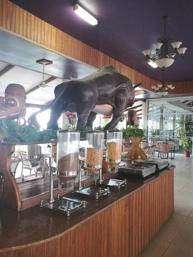 Honiara Hotel Bagian luar foto